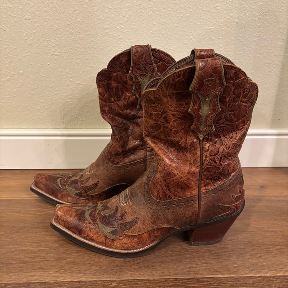 Ariat Dahlia Distressed Tooled Leather Western Cowboy Ankle Boots Womens 8.5 B - Picture 3 of 9